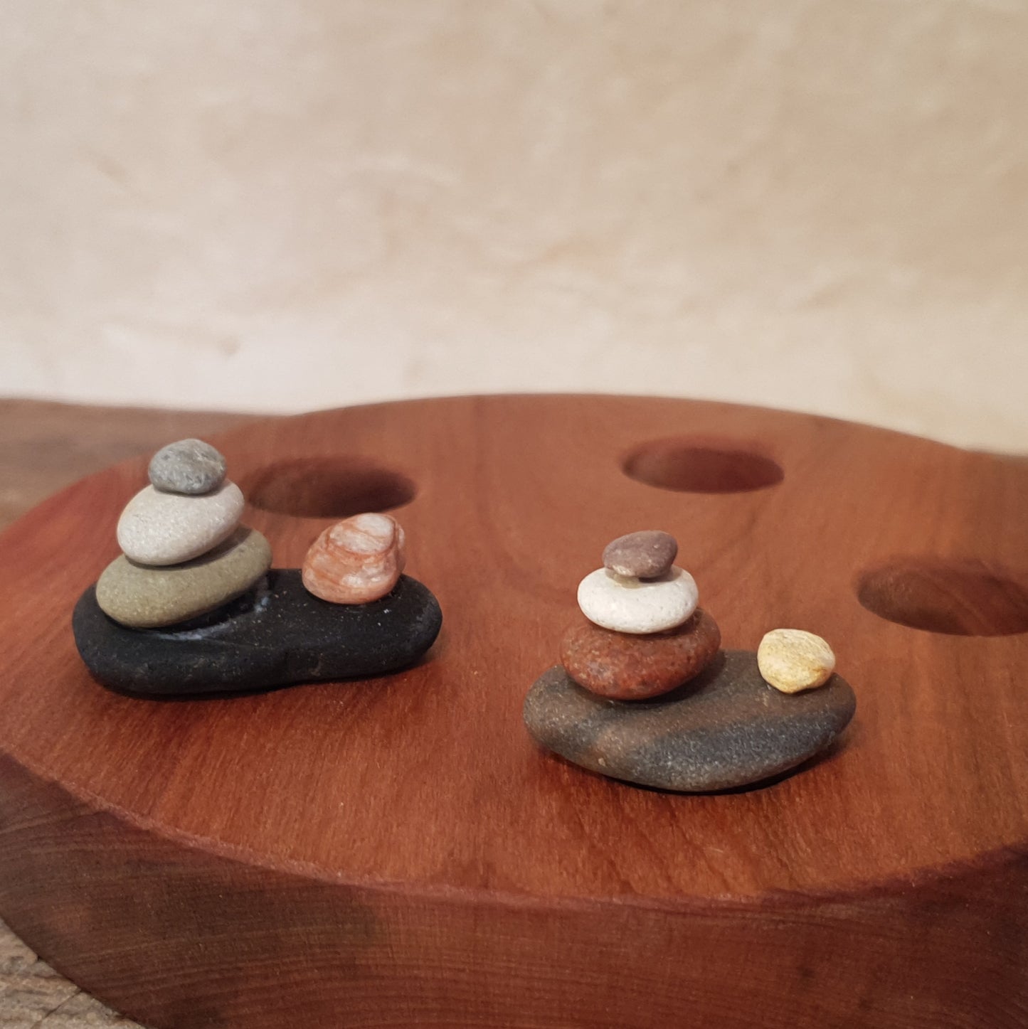 Zen Garten Steinhügel mit und ohne Trockenblumen