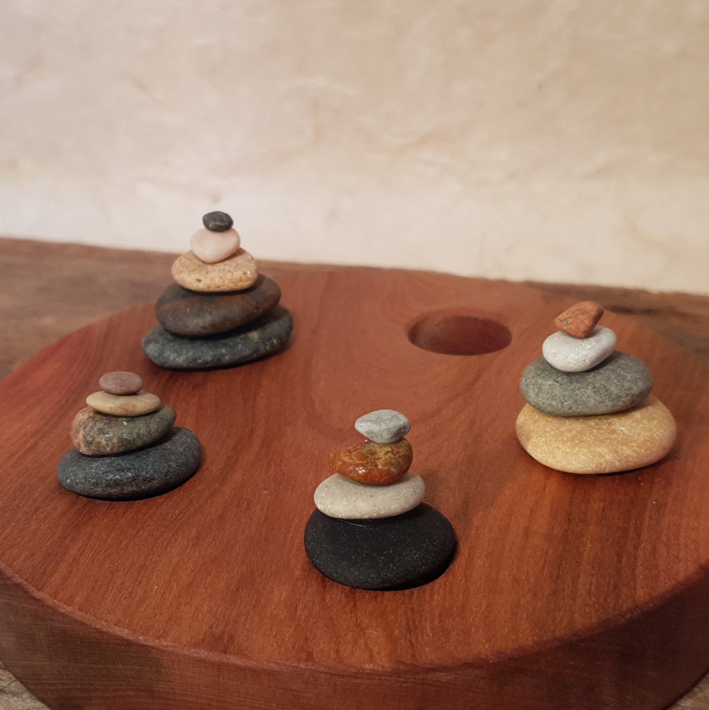 Zen Garten Steinhügel mit und ohne Trockenblumen