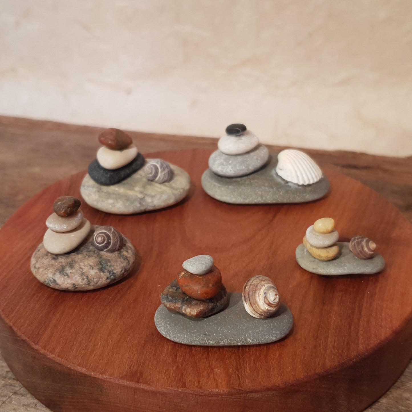 Zen Garten Steinhügel mit und ohne Trockenblumen