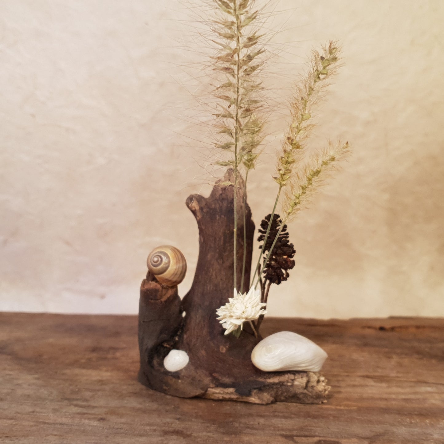 Zen Garten Steinhügel mit und ohne Trockenblumen