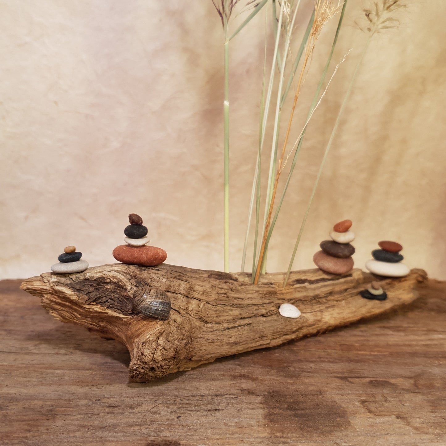 Zen Garten Steinhügel mit und ohne Trockenblumen