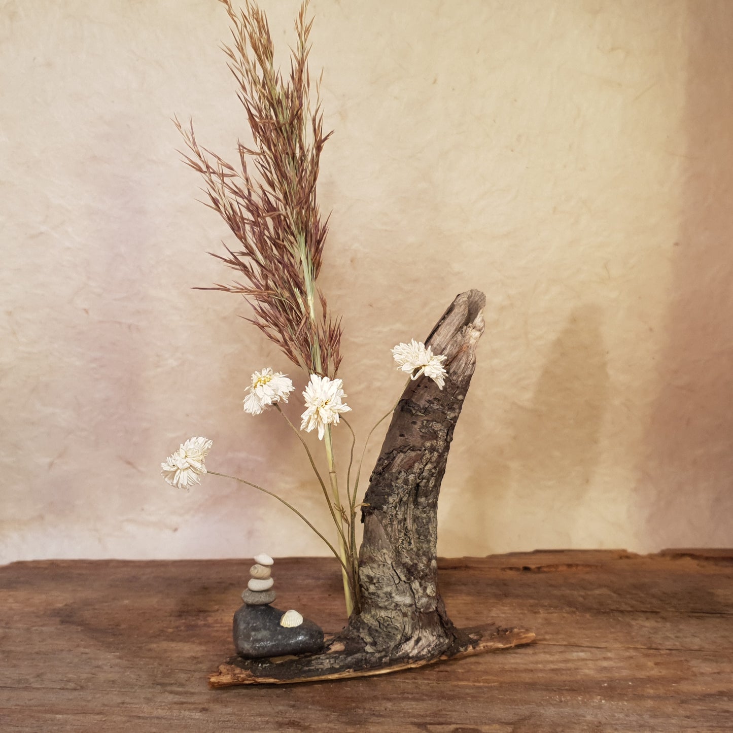 Zen Garten Steinhügel mit und ohne Trockenblumen