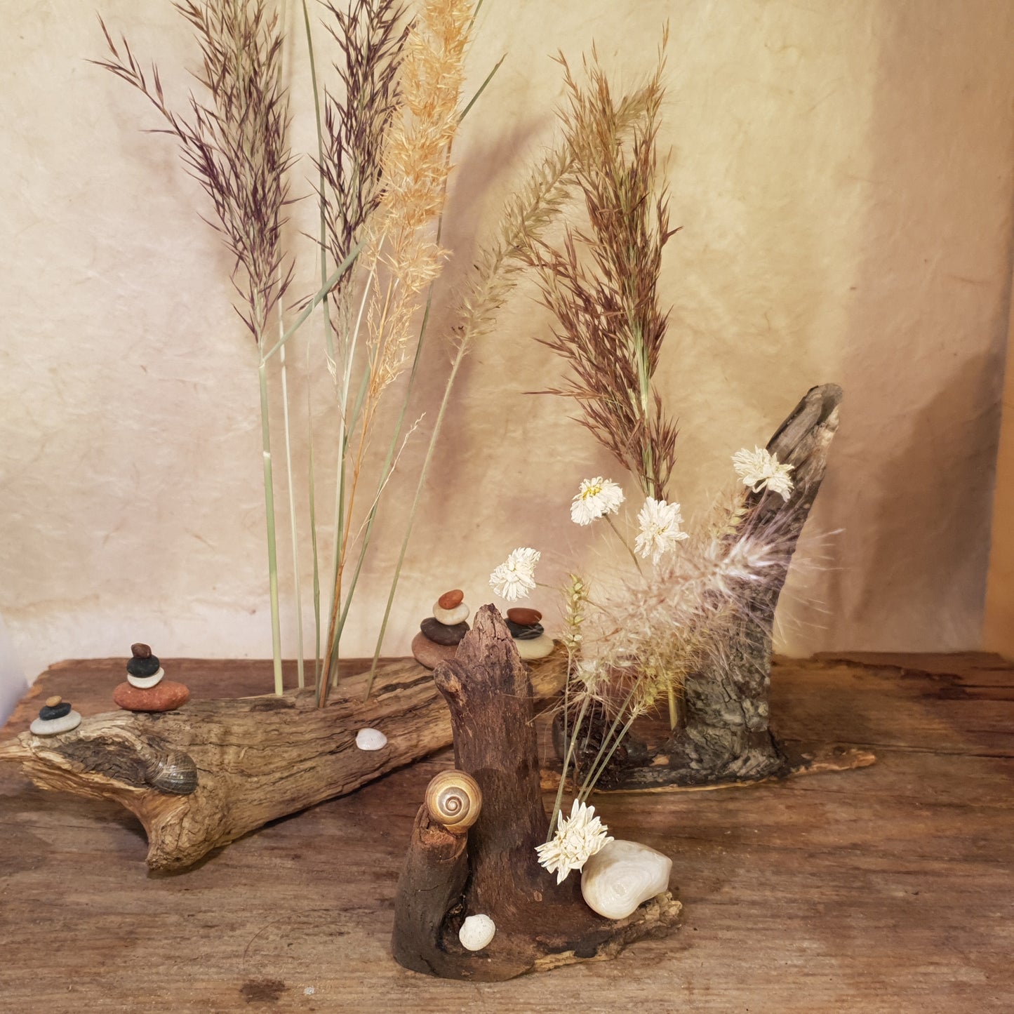Zen Garten Steinhügel mit und ohne Trockenblumen