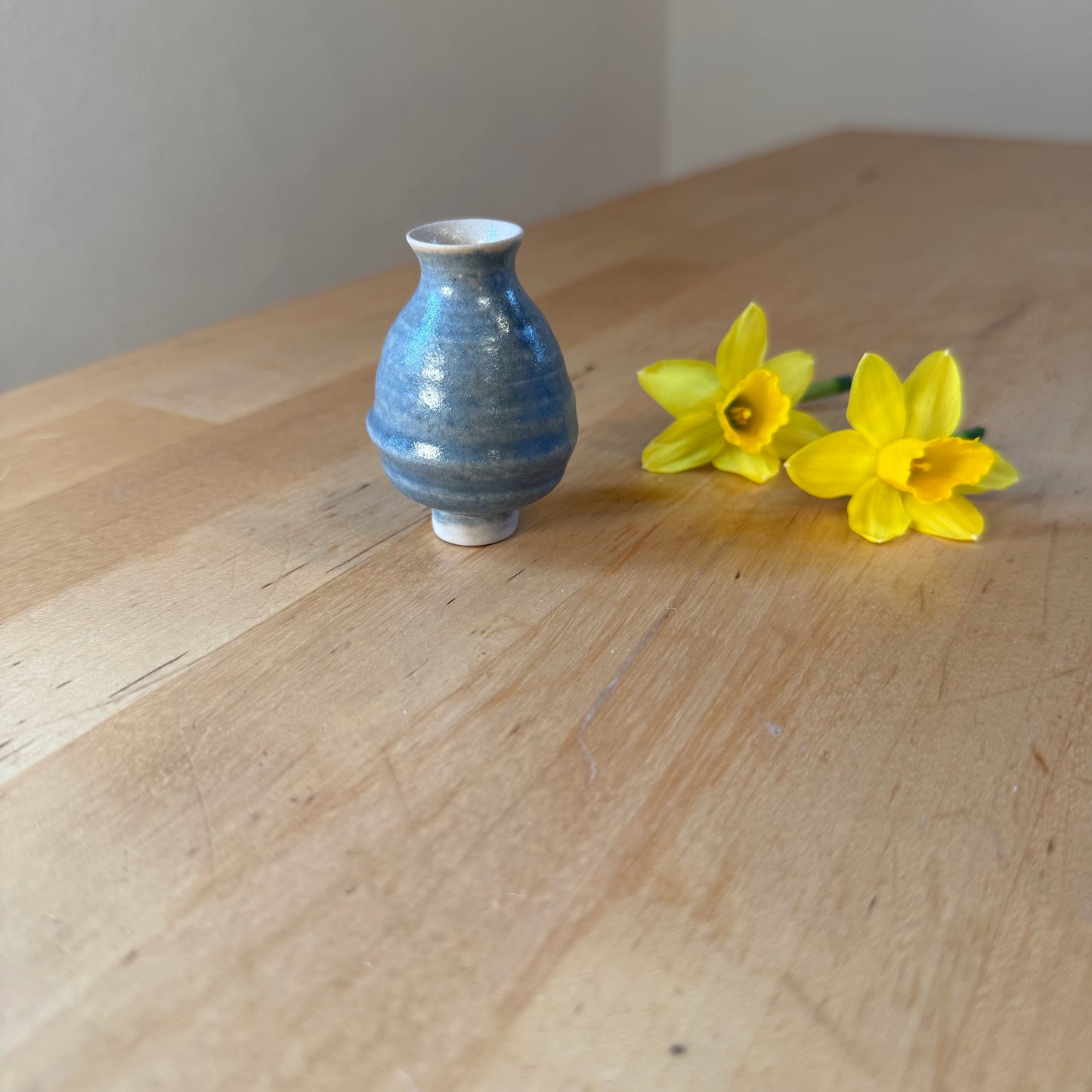 Besondere Keramikvase blau wellig
